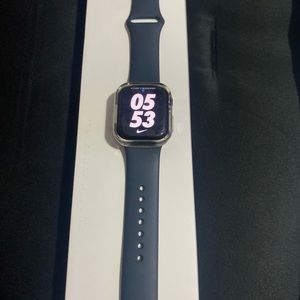 Brand new Apple Watch series 8 S/m wrist bands size in good condition no problem